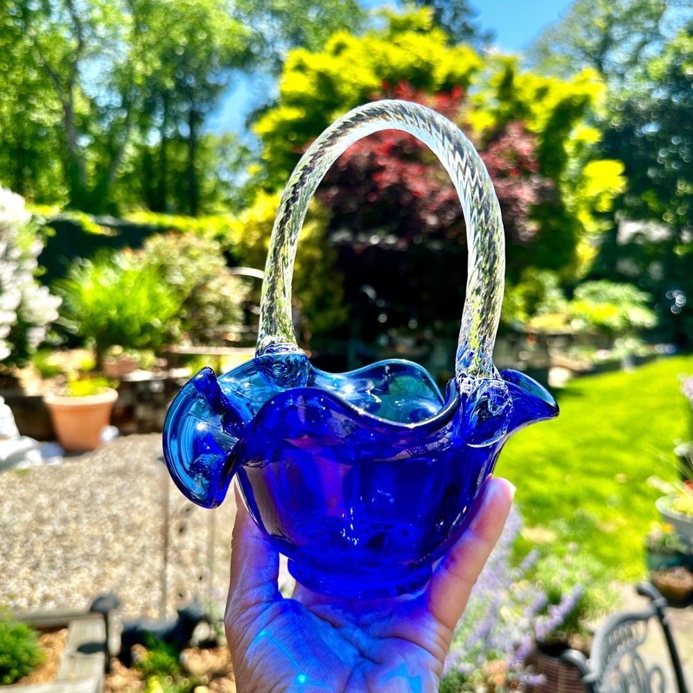 Cobalt blue signed Tom Fenton 02 glass basket. - Picture 6 of 9